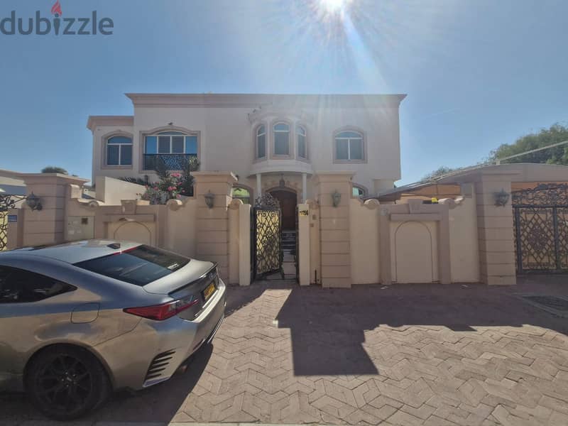 5 BR Great Villa in Azaiba, Close to the Beach 0