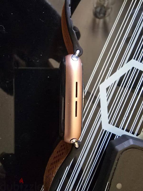 Apple watch series 6 (rose gold) 3