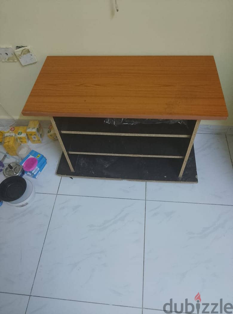 Uregent selling of a dressing table and a bedside table 1