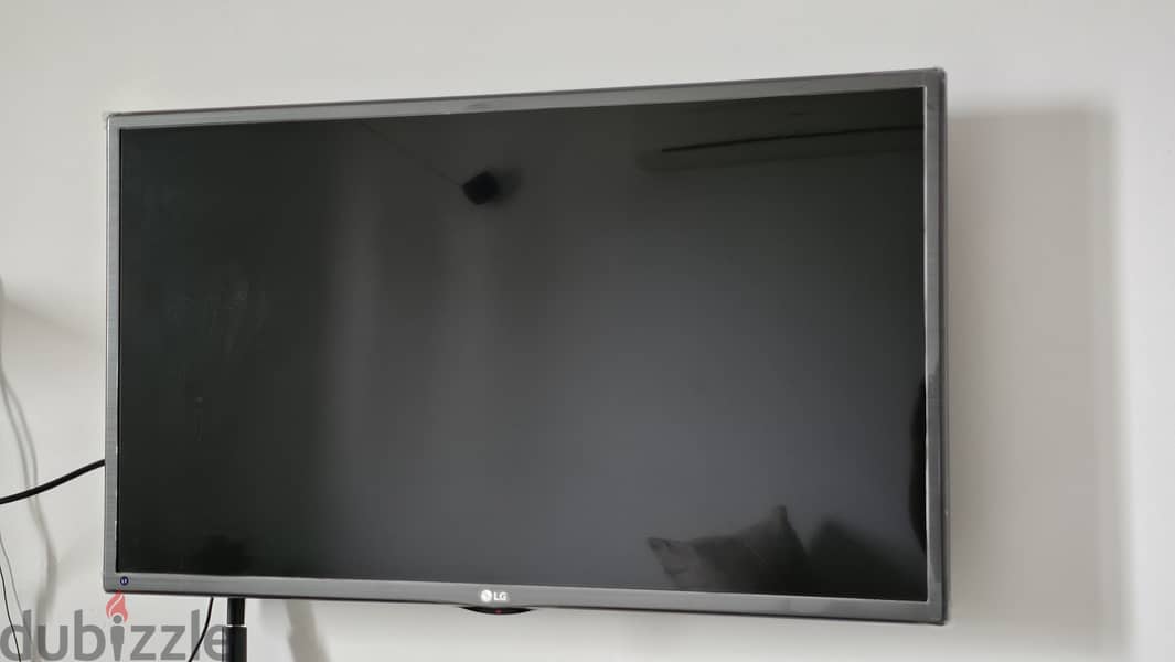 LG 32" LED SMART TV 1