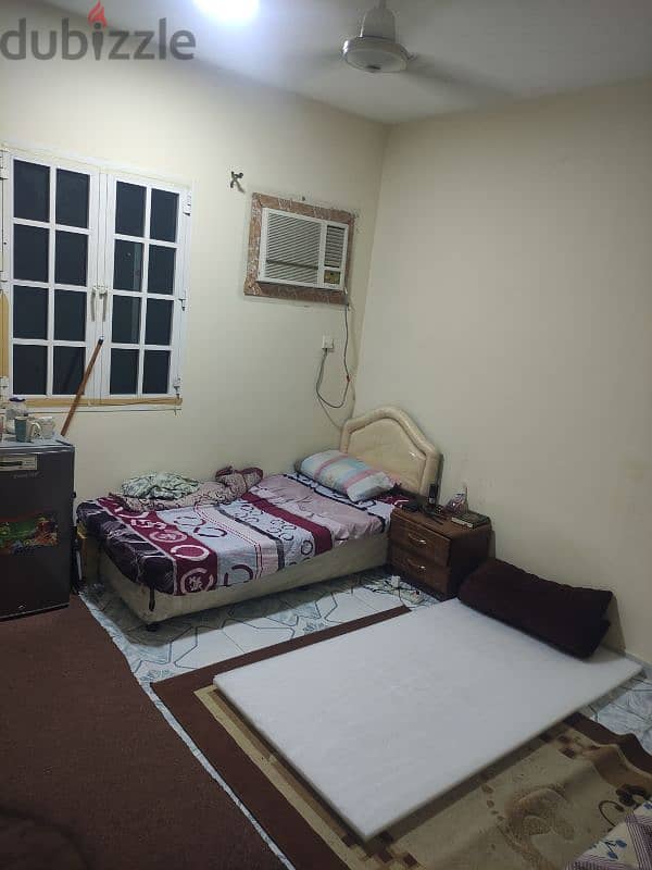 North Ghubra room for sharing (bedspace) سرير في غرفه للايجار 0