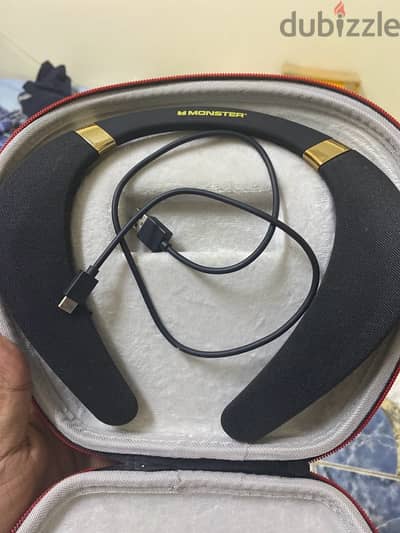 Monster bluetooth headphone