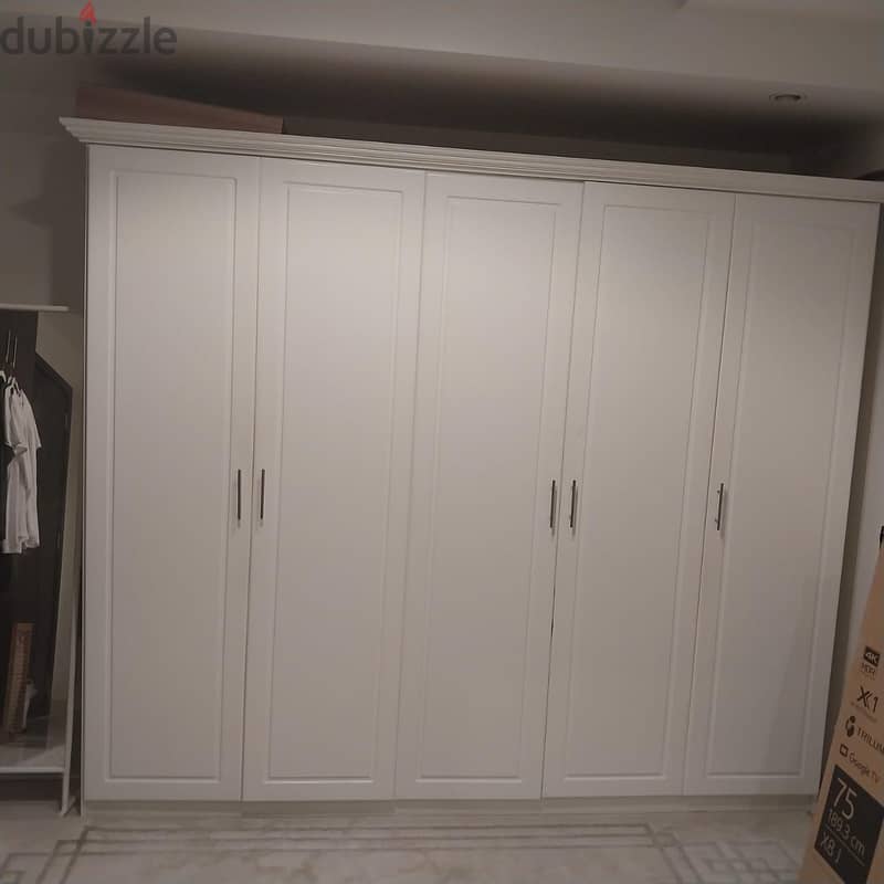 Cupboard with large space 0