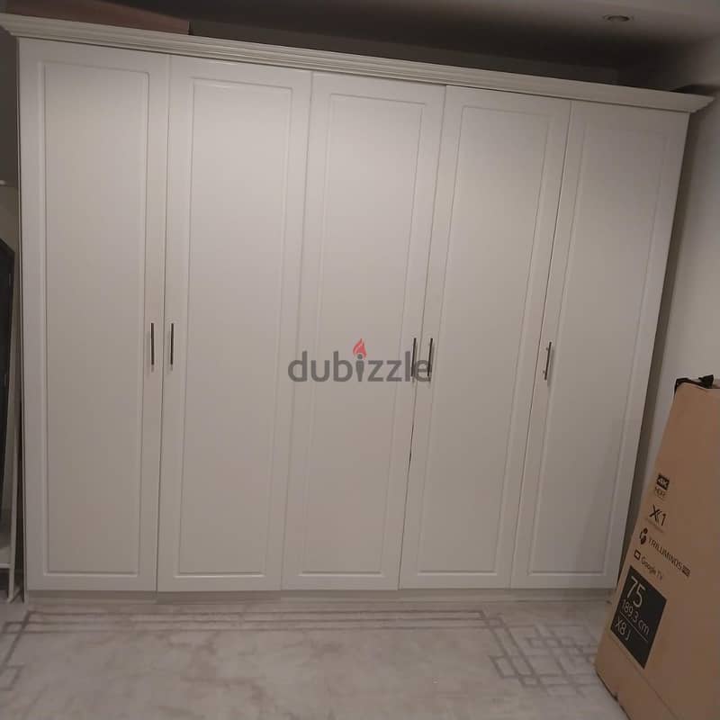 Cupboard with large space 1