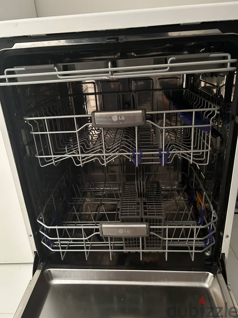 LG dishwasher in great condition for sale 2