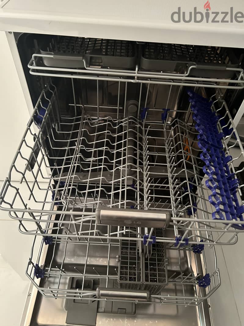 LG dishwasher in great condition for sale 4