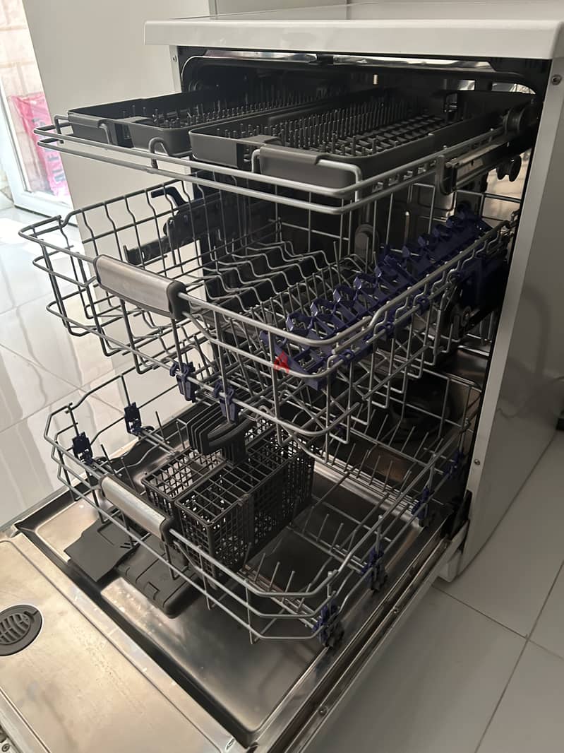 LG dishwasher in great condition for sale 6