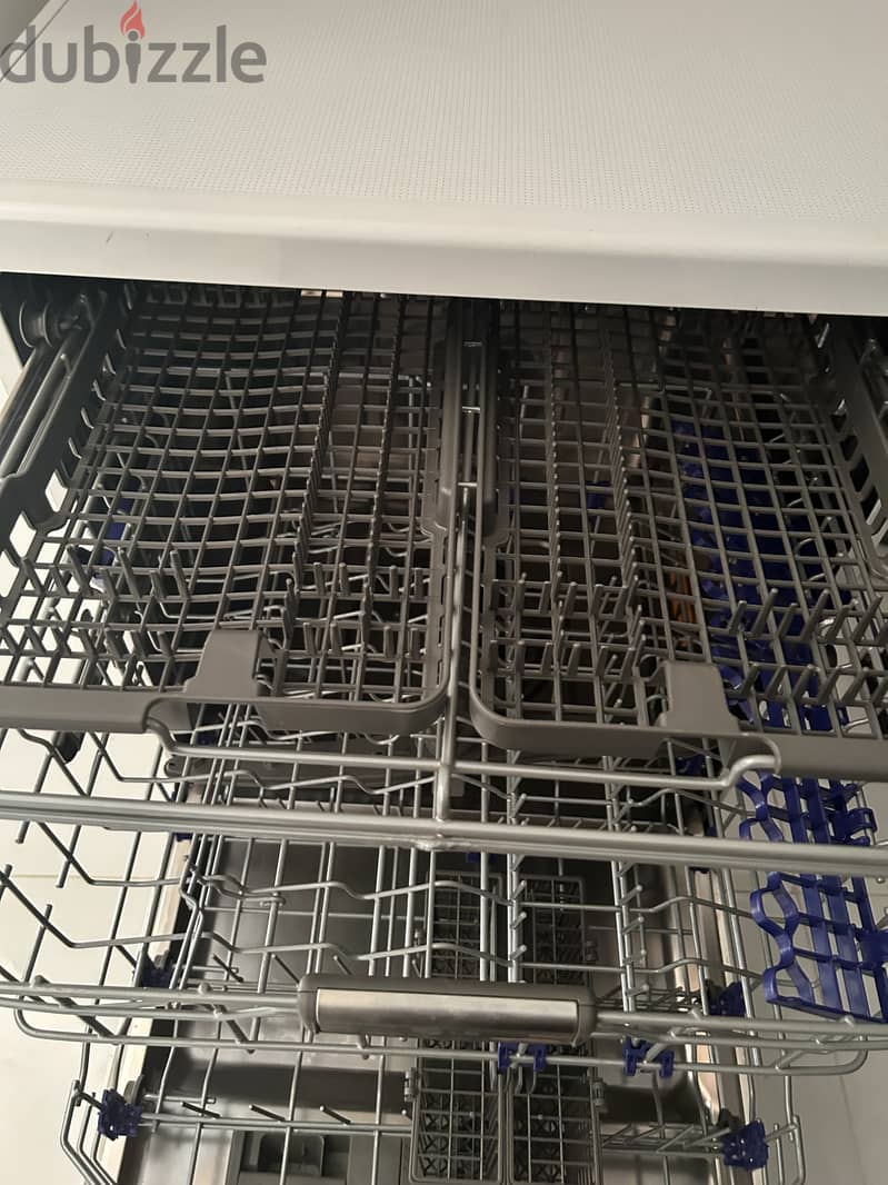 LG dishwasher in great condition for sale 7