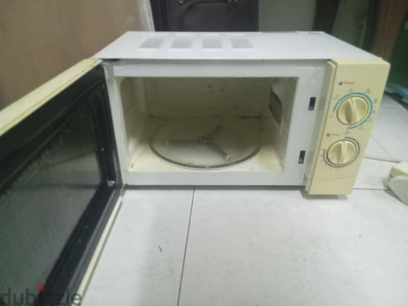 Microwave Good Working 18 riyal cal 79146789 1