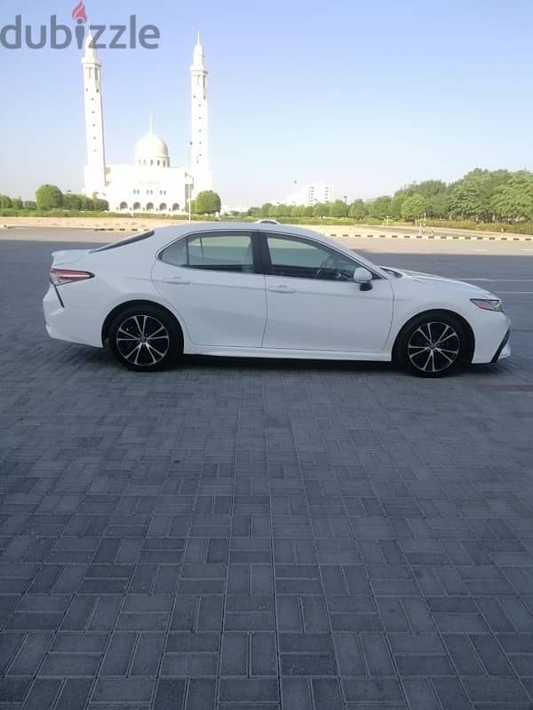 Toyota Camry 2018 4