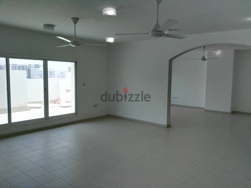 Penthouse 3 Bedroom Spacious Apartment in Al Khuwair 0