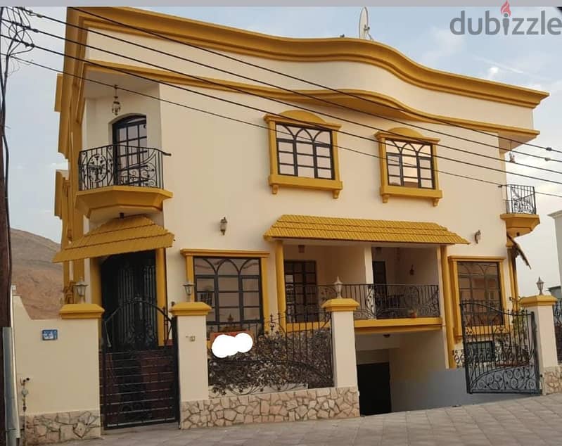 A luxurious and family villa in Al Khuwair  فيلا راقية وعائلية بالخوير 0