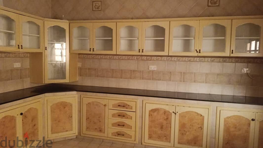 A luxurious and family villa in Al Khuwair  فيلا راقية وعائلية بالخوير 4