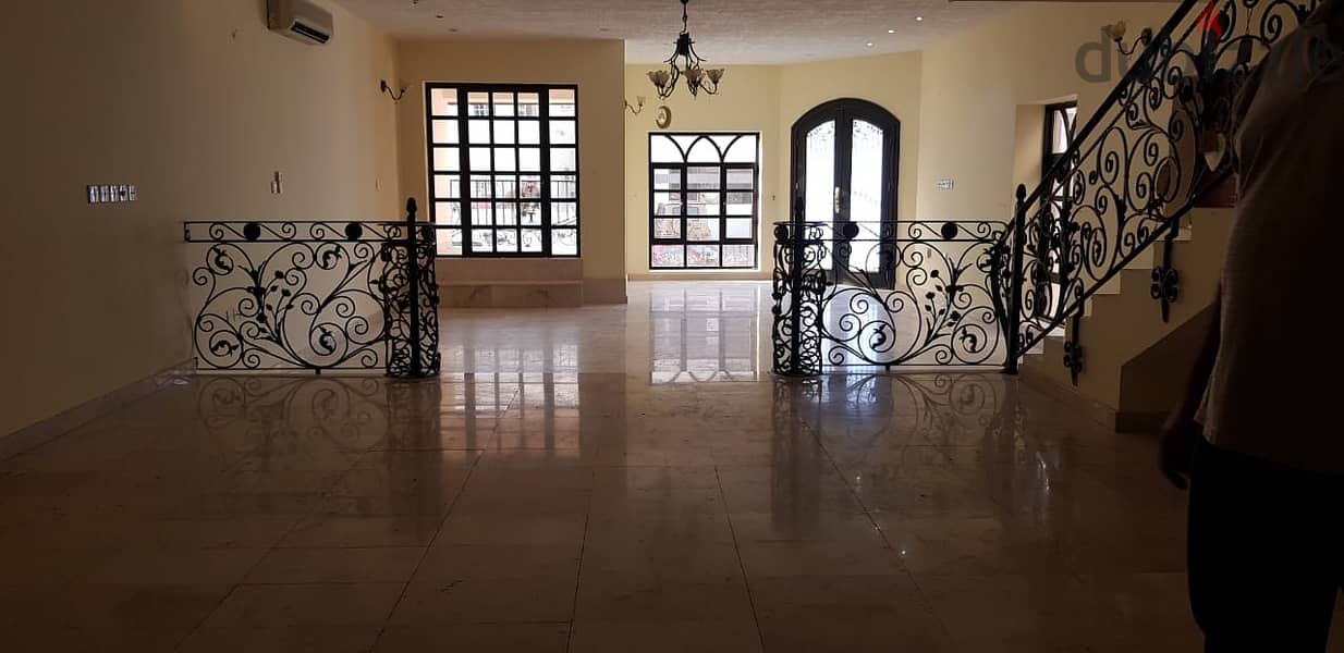 A luxurious and family villa in Al Khuwair  فيلا راقية وعائلية بالخوير 5