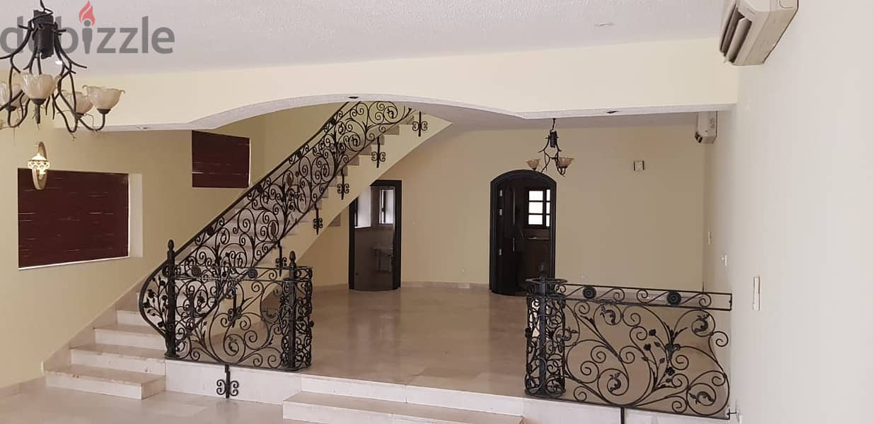 A luxurious and family villa in Al Khuwair  فيلا راقية وعائلية بالخوير 6