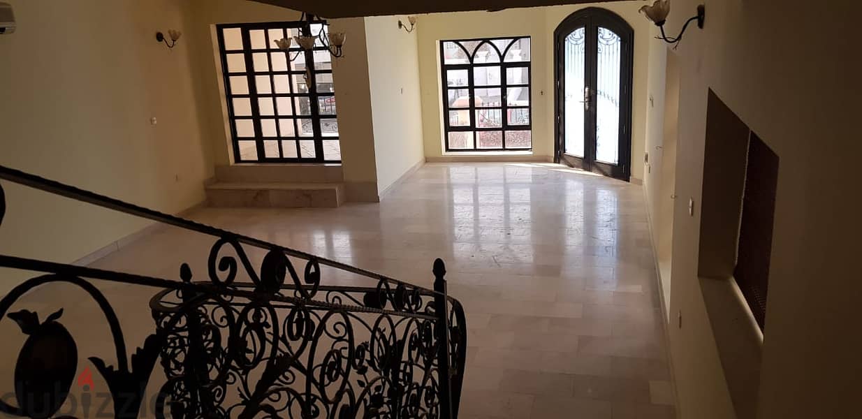 A luxurious and family villa in Al Khuwair  فيلا راقية وعائلية بالخوير 7