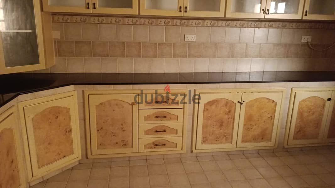 A luxurious and family villa in Al Khuwair  فيلا راقية وعائلية بالخوير 8