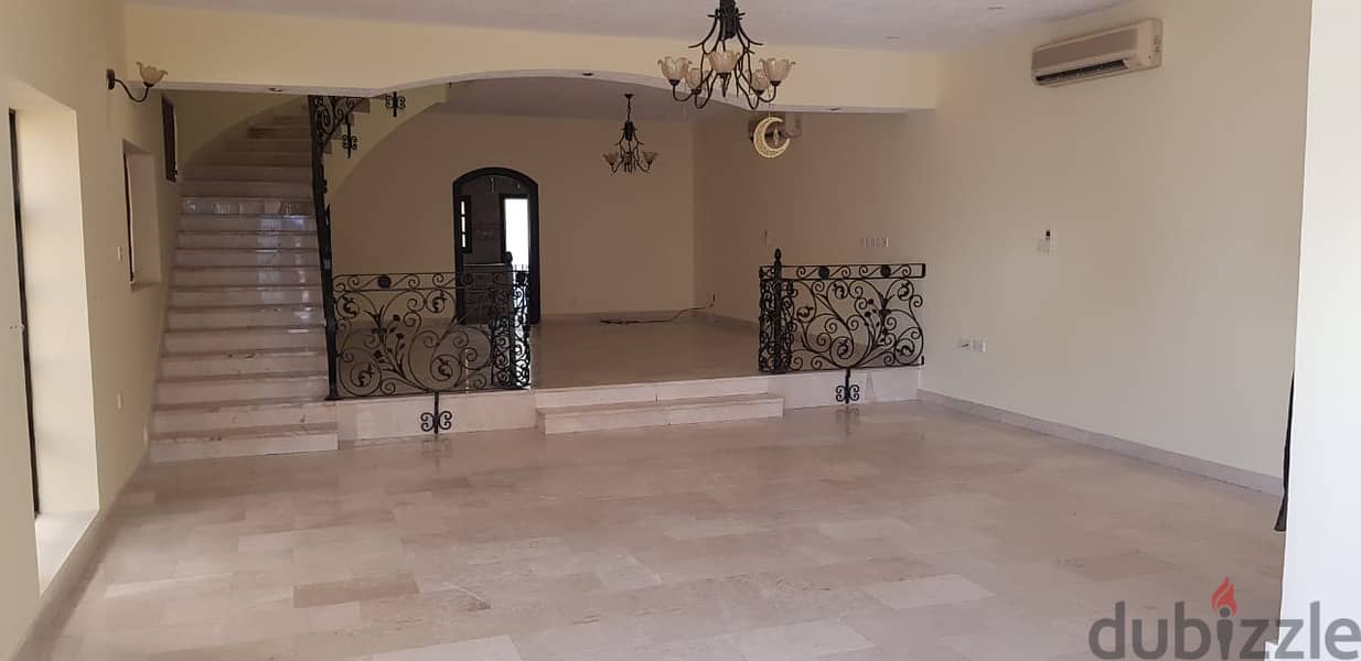 A luxurious and family villa in Al Khuwair  فيلا راقية وعائلية بالخوير 11