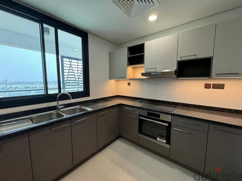 2 BR Excellent Apartment in Al Mouj with Amenities 8