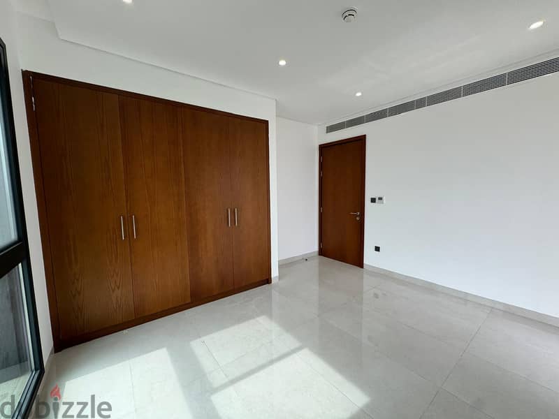 2 BR Excellent Apartment in Al Mouj with Amenities 11