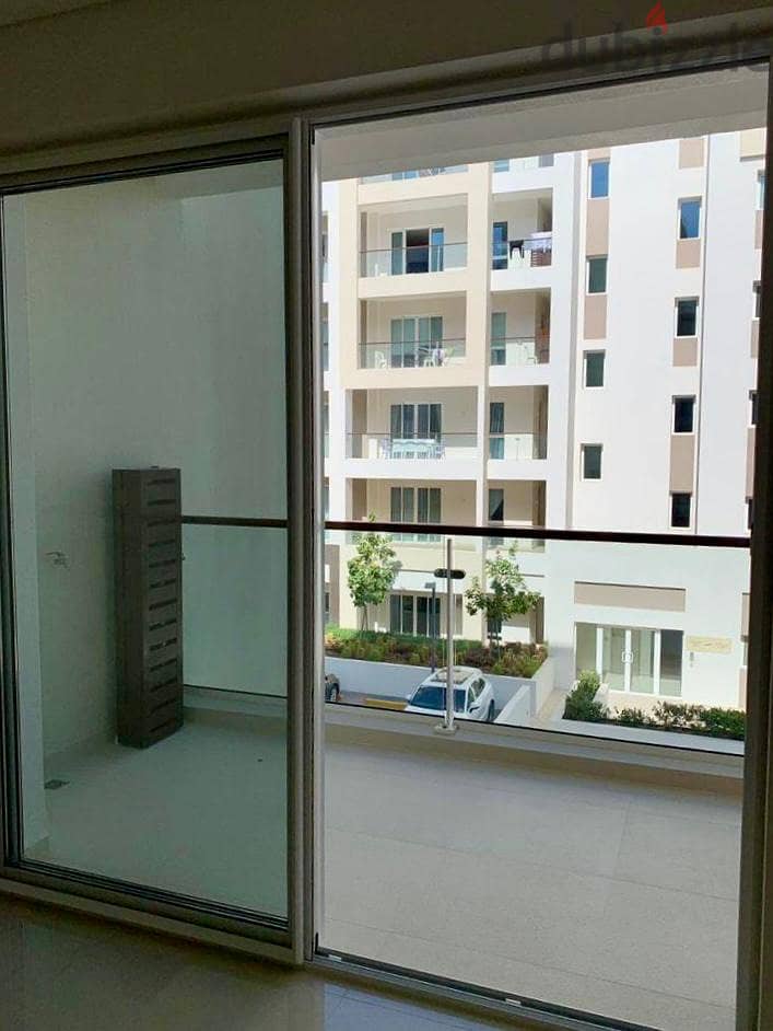 1 BR Fantastic Apartment in Al Mouj with Amenities 4