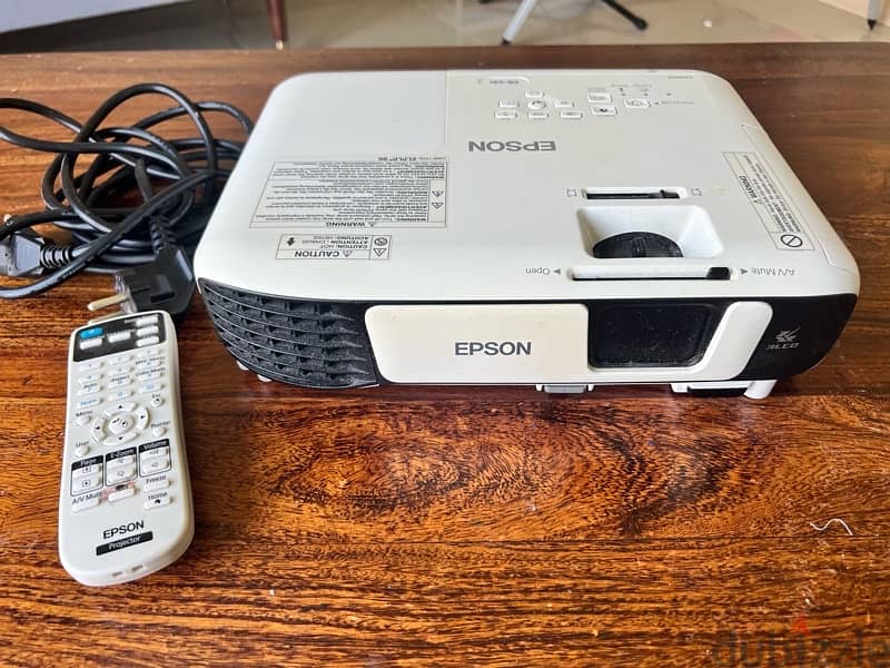 VPU - Video Projector - EPSON 1