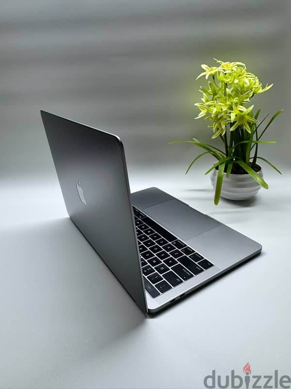 Macbook pro A1706 - 2017 , i7 7th , 16gb ram, 512gb ssd 3