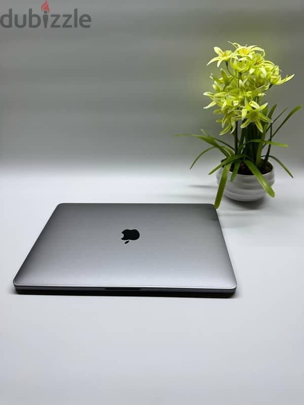 Macbook pro A1706 - 2017 , i7 7th , 16gb ram, 512gb ssd 7