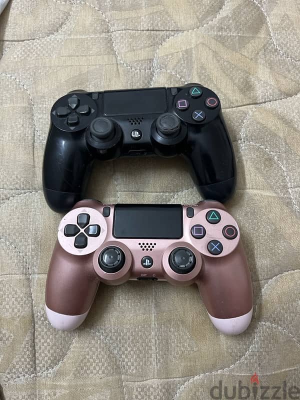 2 PS4 controllers in great shape and original 0