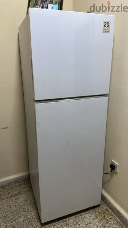 Samsung Refrigerator Model No : RT41CG5000WW 0