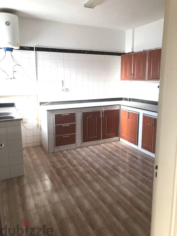 2BHK SPACIOUS FLAT FOR RENT IN MUTRAH HIGH STREET 0