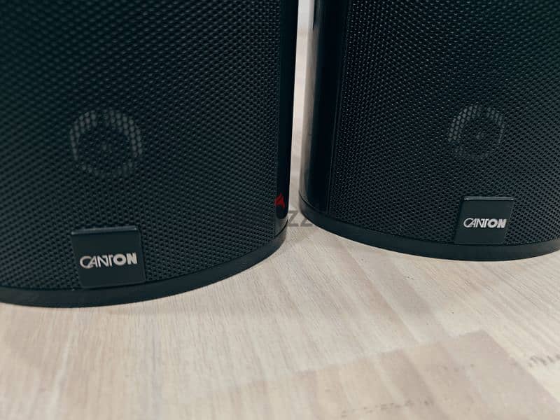 Canton Bookshelf or Monitor speaker along with stand, 3