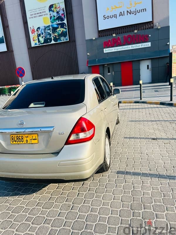 Nissan Tiida 2011 4