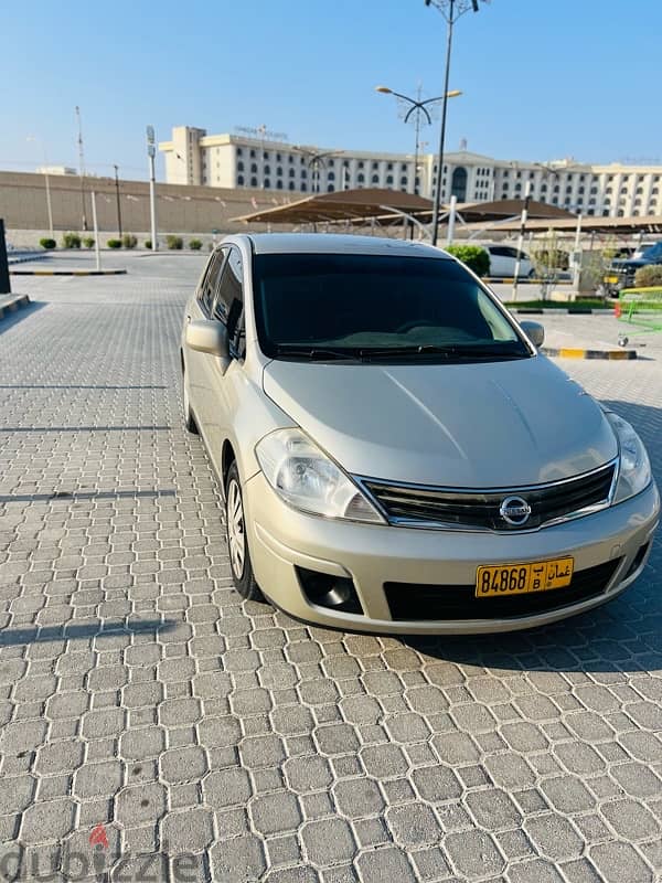 Nissan Tiida 2011 5