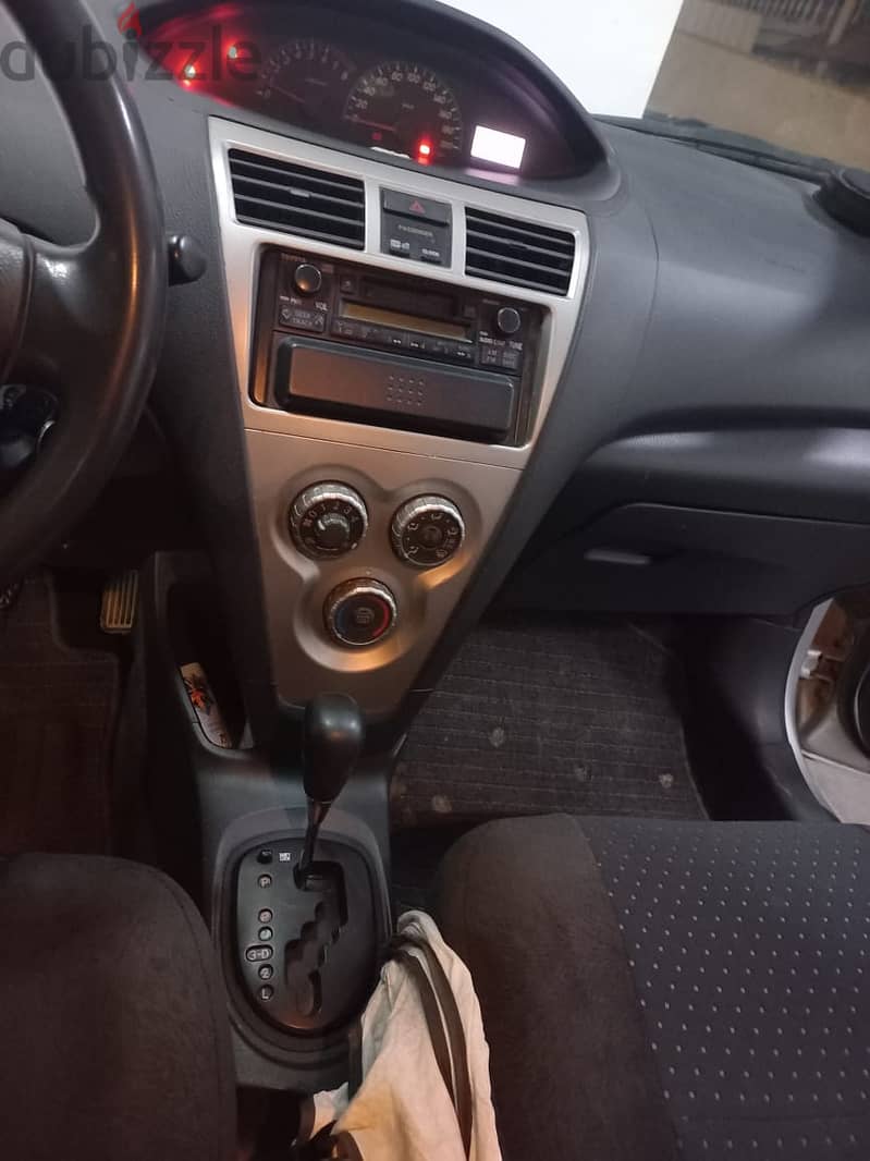 Toyota Yaris 2011 Automatic 3