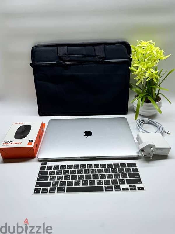 Macbook pro 2017, i5, 16gb ram, 128gb ssd 7