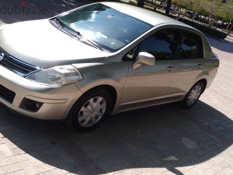 Nissan Tiida 2011 4