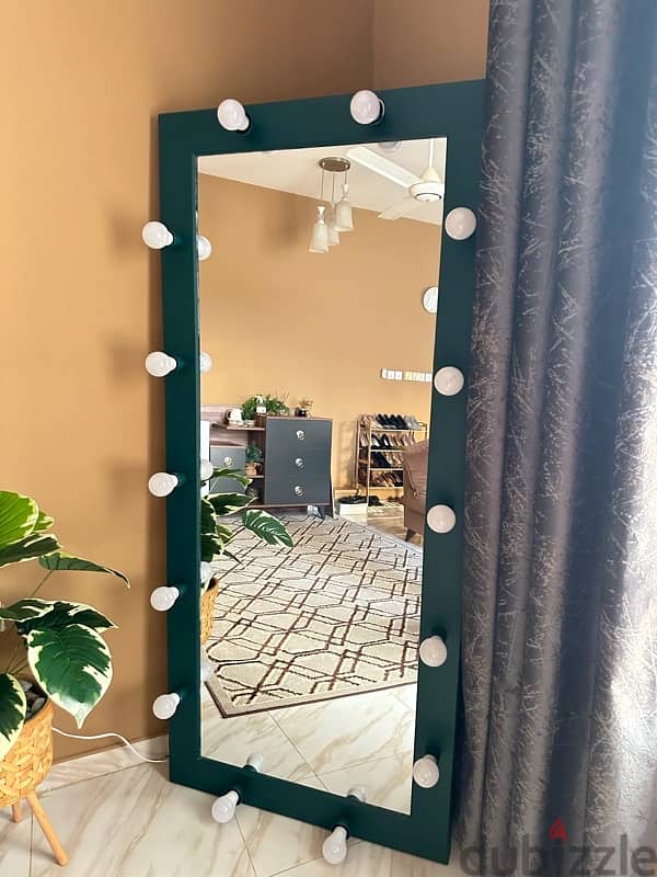 Long Light Mirror With Table  مرايا مع طاوله 0