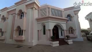 Luxury villa in a family complex فيلا فخمة بمجمع سكني عائلي بالعذيبة 0