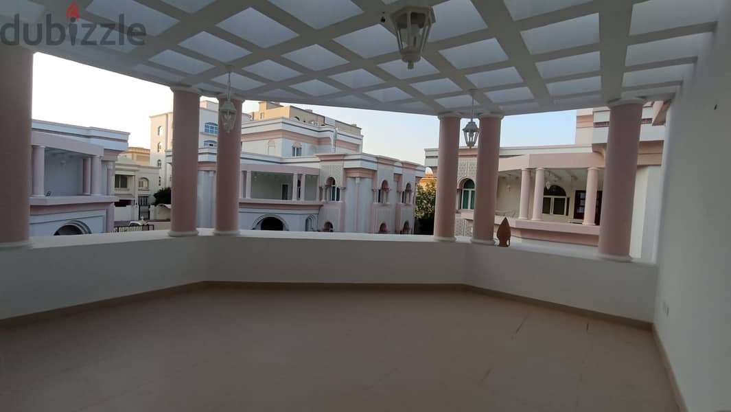 Luxury villa in a family complex فيلا فخمة بمجمع سكني عائلي بالعذيبة 2