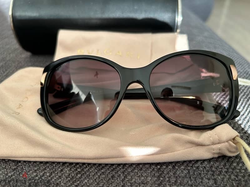 woman Bvlgari sunglass 2