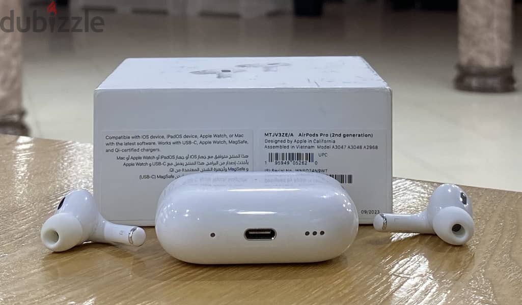 Apple AirPods Pro (2nd generation) with MagSafe Charging Case (USB-C) 4