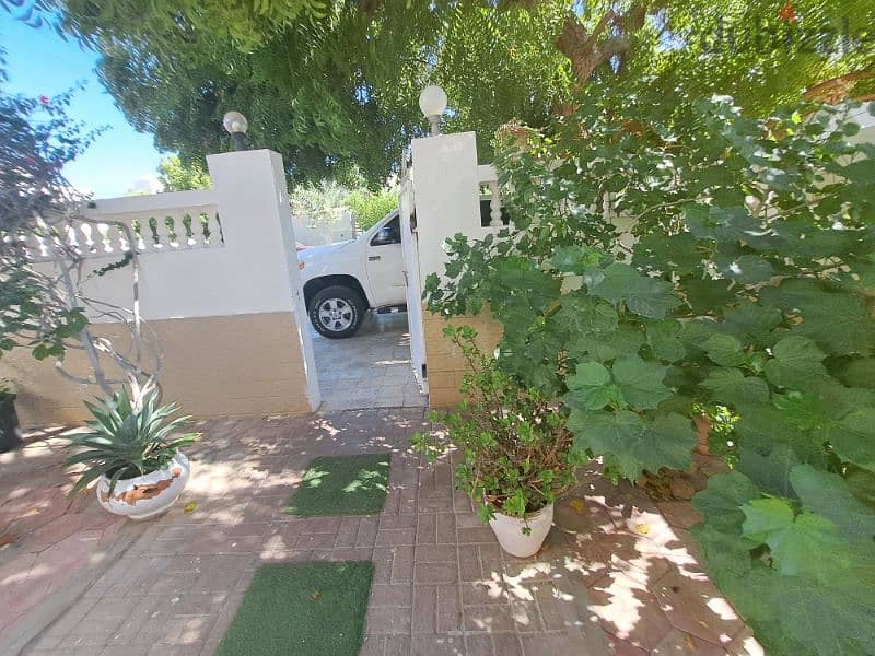 Nice house near souq Al khoud 3 levels 2