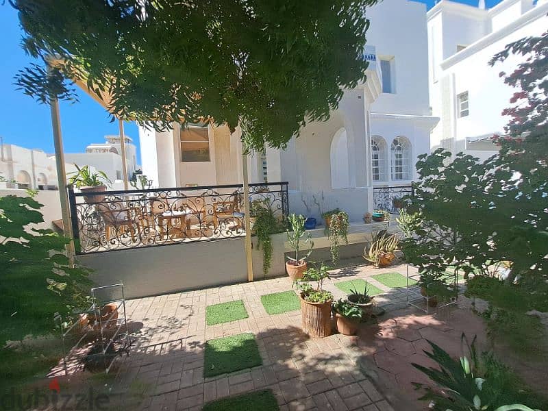 Nice house near souq Al khoud 3 levels 4