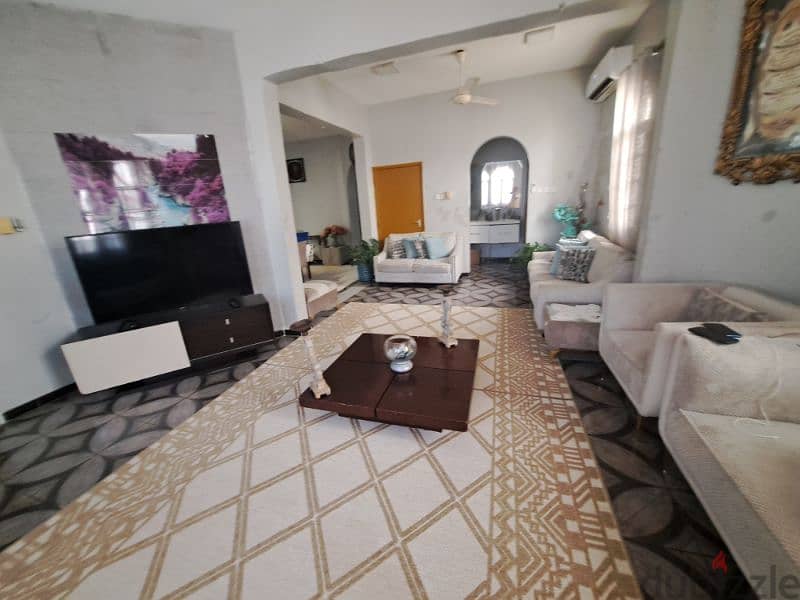 Nice house near souq Al khoud 3 levels 11