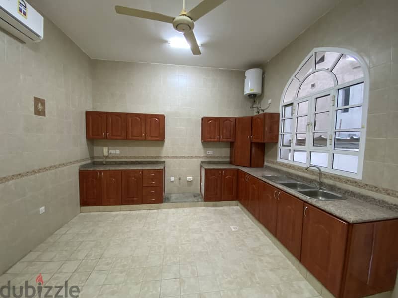 6me36-Perfect 6 BHK Villa For Rent in Qurum 4