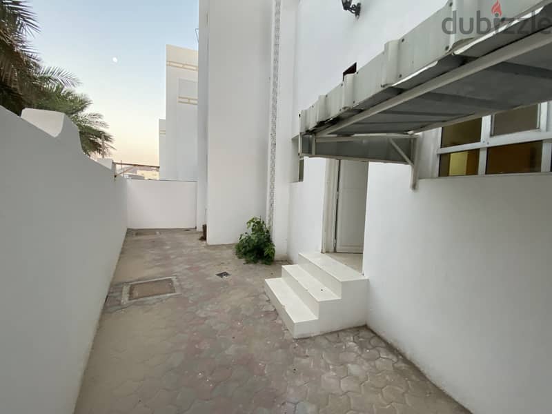 6me36-Perfect 6 BHK Villa For Rent in Qurum 8