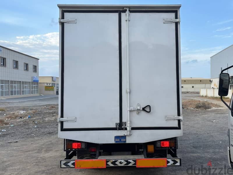 well maintained HINO 714 trucks for sale (2023 model ) 3