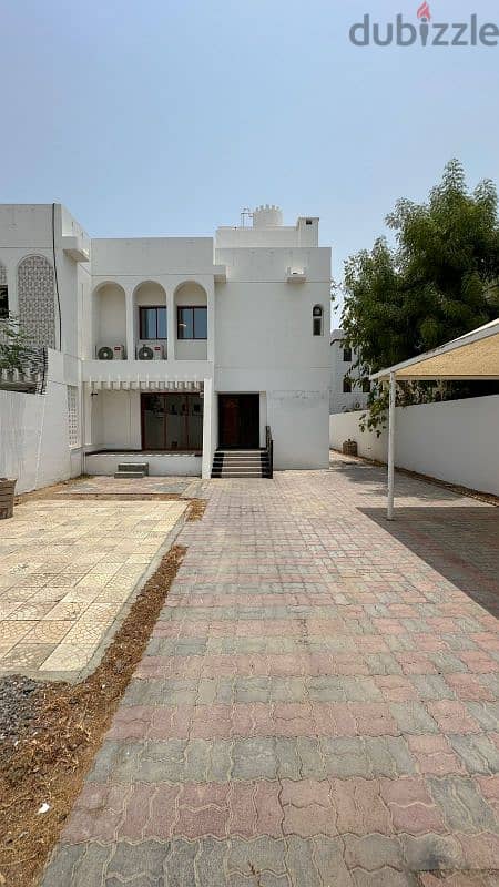 villa for rent in Al Khoud Souq 0