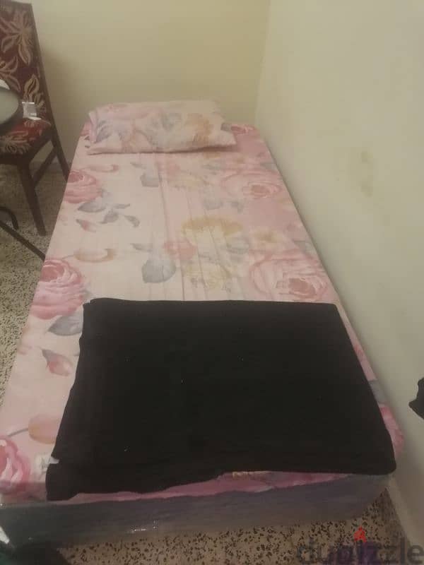 a room with 4 beds for rent غرفه بها 4 سراير للإيجار 4